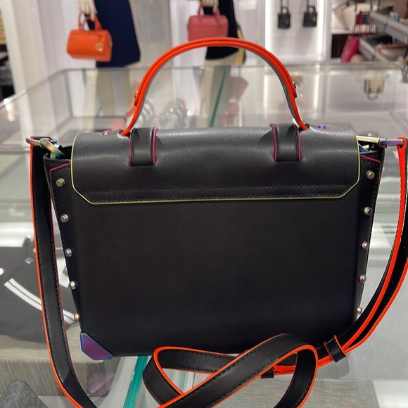 MICHAEL KORS
Manhattan Medium Contrast-Trim Leather Satchel
35H1TNCS8L
Black - Picture 12 of 16